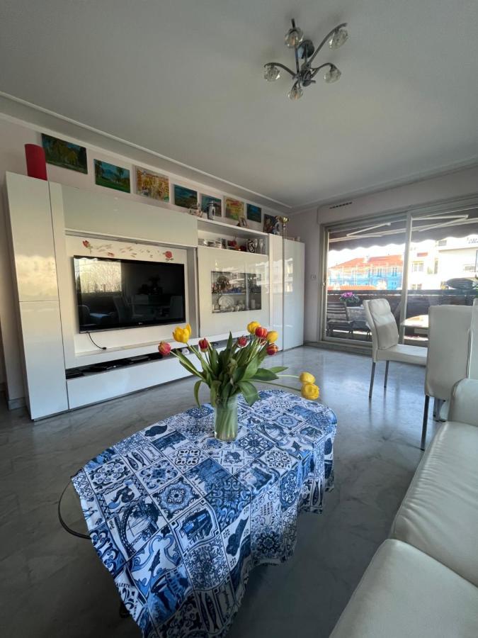Chambre Privee Avec Terrasse Au Port De نيس المظهر الخارجي الصورة